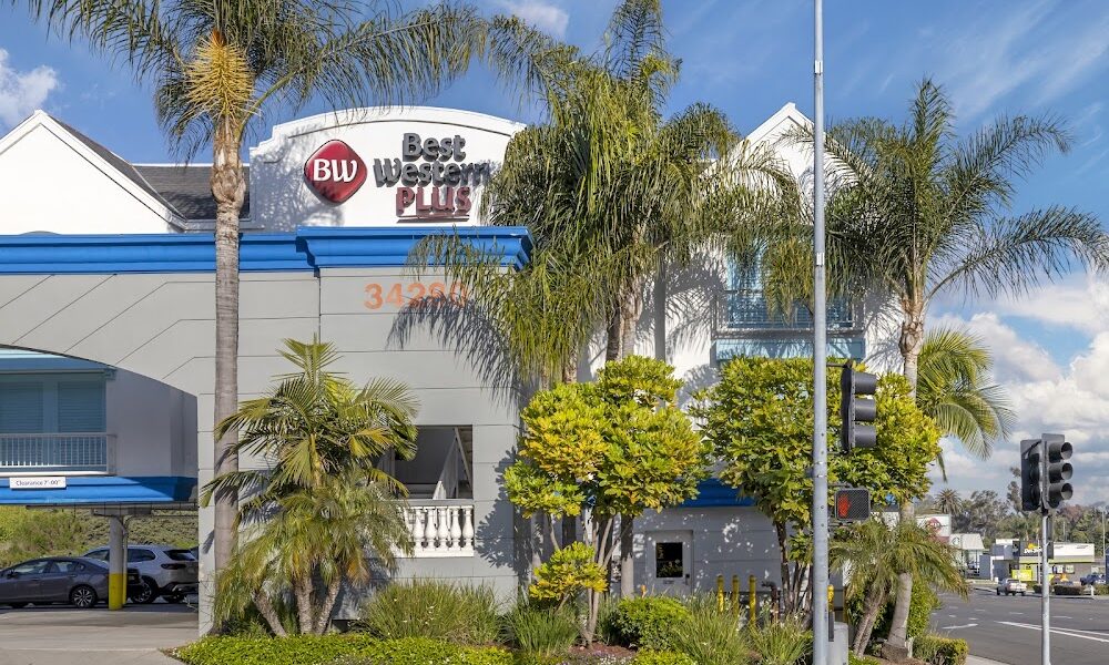 Best Western Plus Marina Shores Hotel