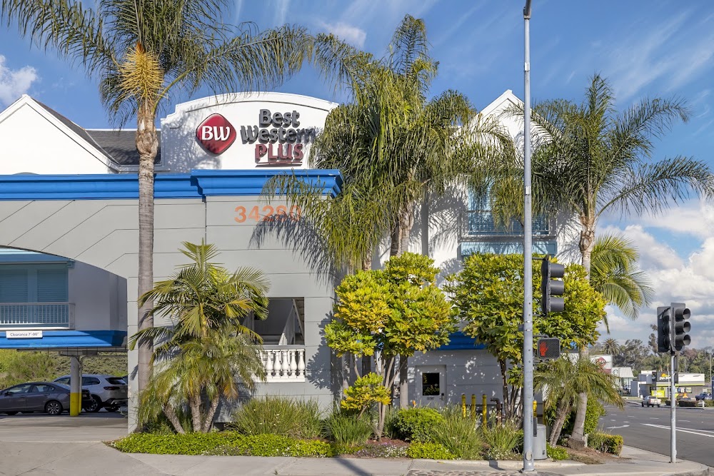 Best Western Plus Marina Shores Hotel