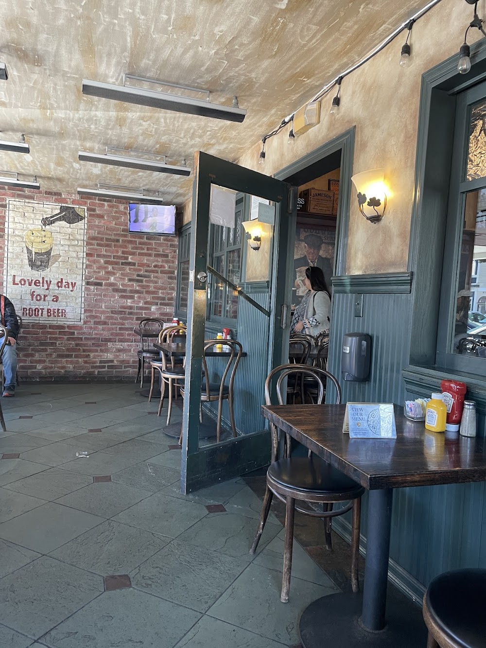 Hennessey’s Grill Seal Beach