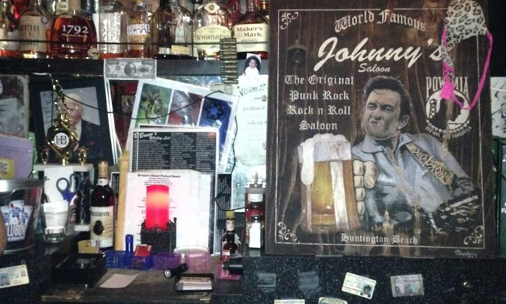 Johnny’s Saloon & Pizzeria