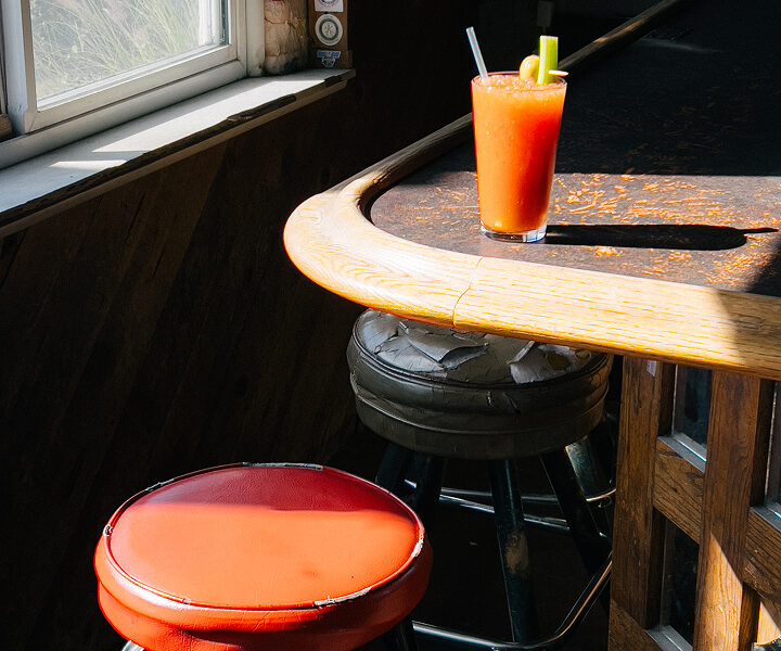 Knuckleheads Sports Bar