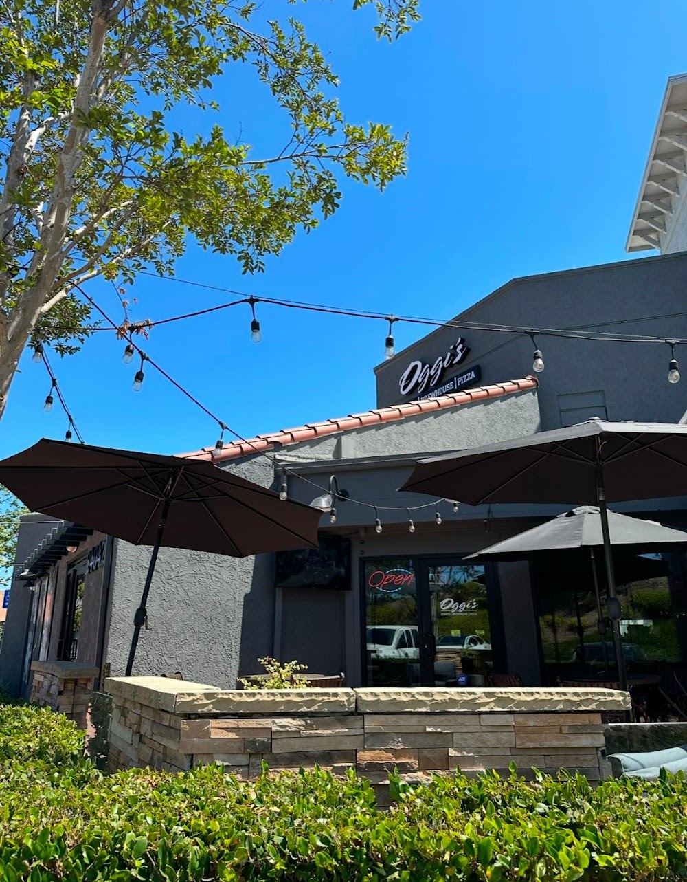 Oggi’s Sports | Brewhouse | Pizza