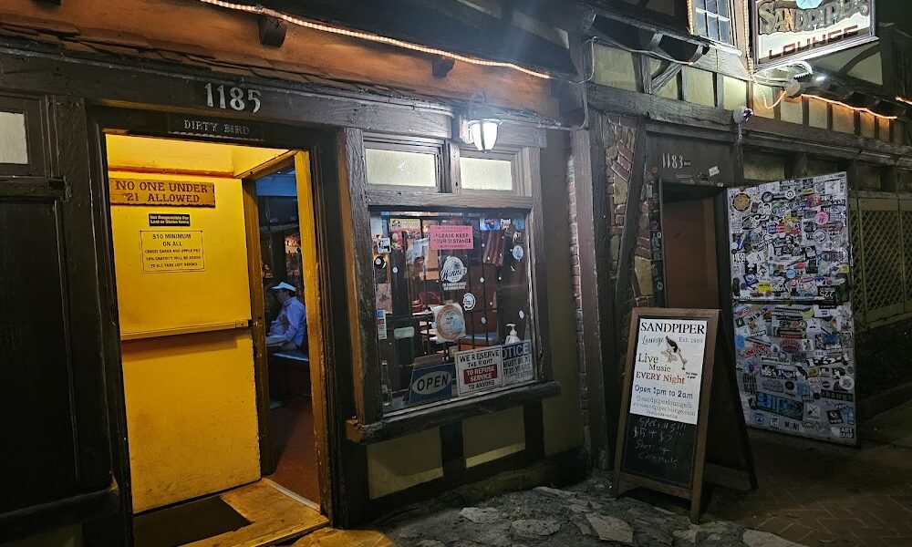 The Sandpiper Lounge