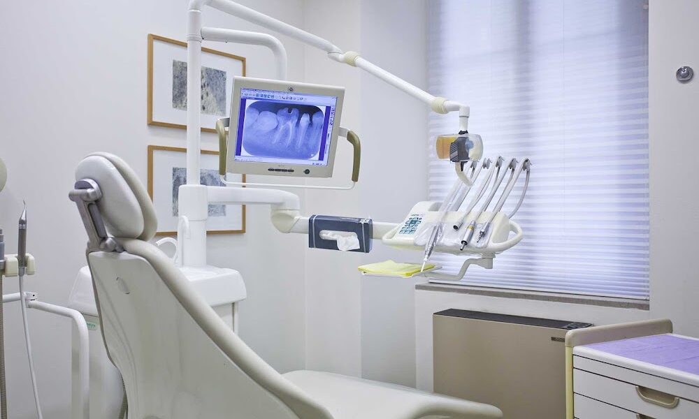 Dr. Parham Akhavan DDS