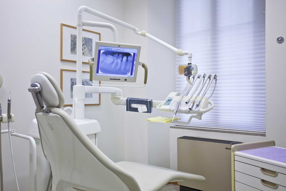 Dr. Parham Akhavan DDS